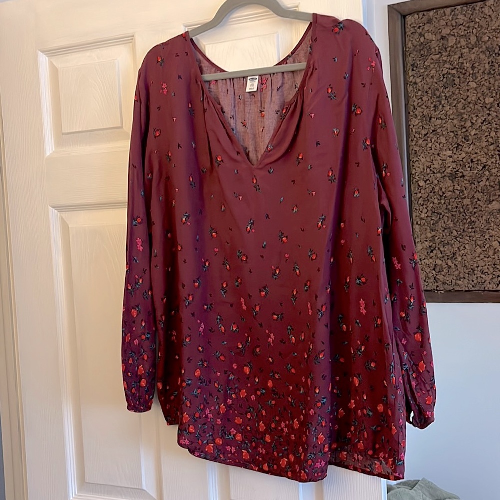 Burgundy tunic with small roses sprinkled throughout.  Size xxl